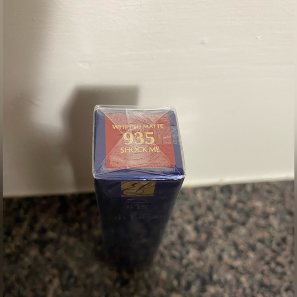 Estée Lauder Whipped Matte Lip Color- Shock Me (935) NWT - Picture 3 of 5